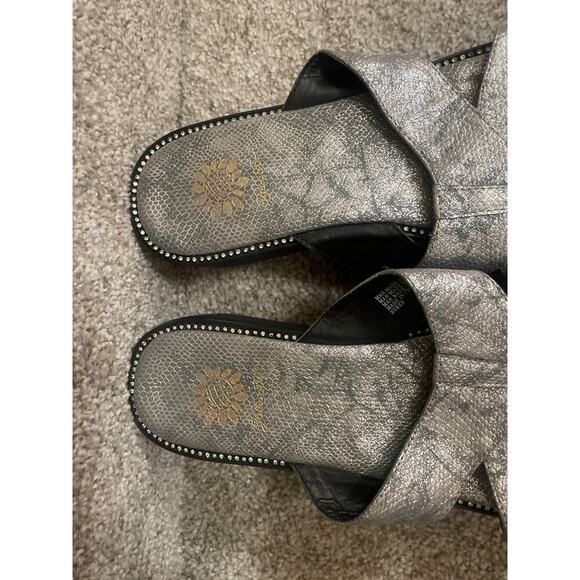 NWOT Yellow Box Silver Burke Wedge Thong Rhinestone Sandal, 9.5 - Picture 4 of 7